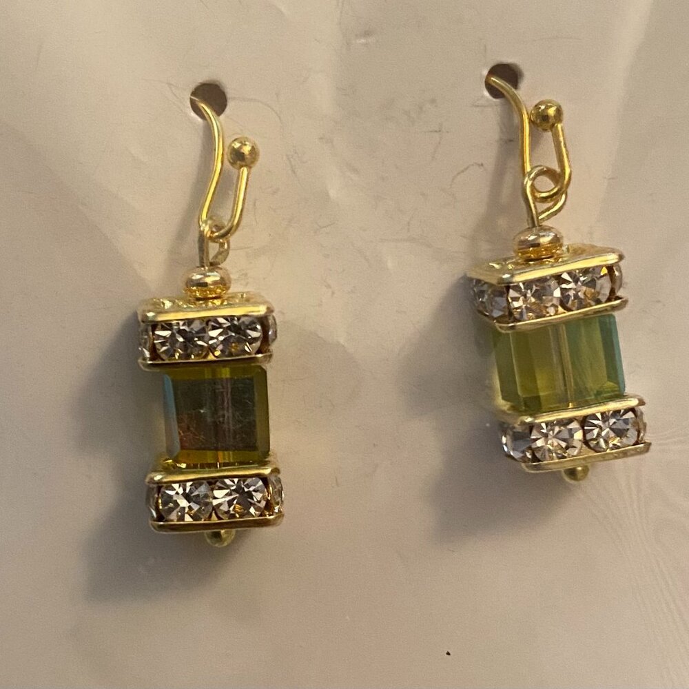 Swarovski earrings NEW (only one pair)